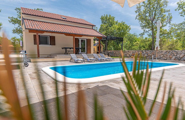 Lovely home in Puljane with kitchen