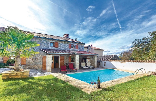 Lovely home in Puntera with kitchen