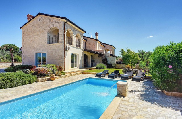 Lovely home in Rovinj with sauna