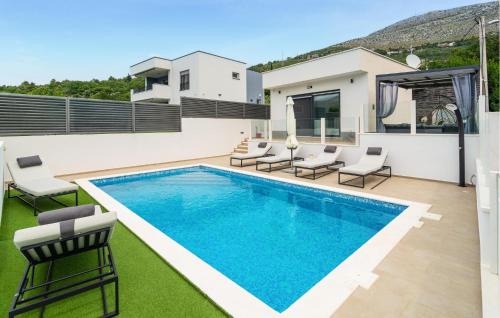 Lovely Home In Srinjine