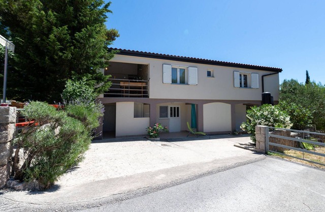 Lovely home in Starigrad