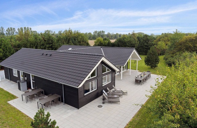 Lovely home in Væggerløse with sauna