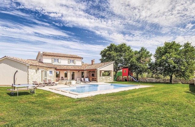 Lovely home in Valtura