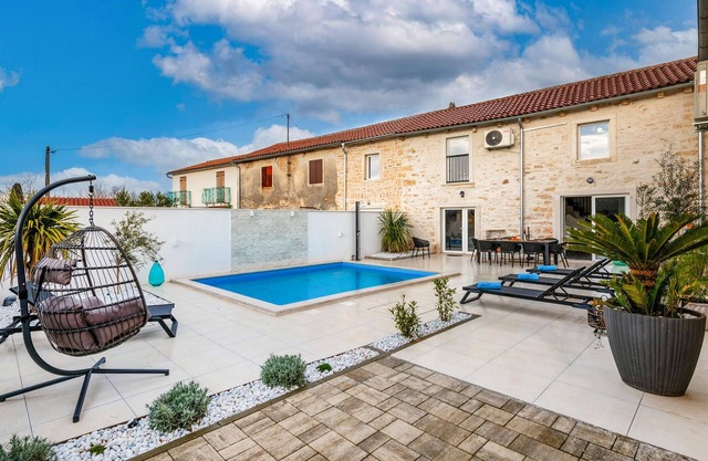 Lovely home in Vidulini with kitchen