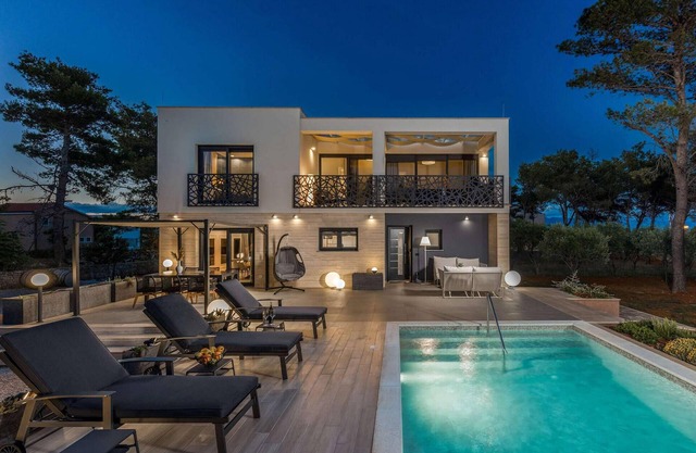 Lovely home in Vir with WiFi