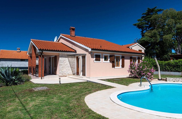 Lovely home in Visnjan