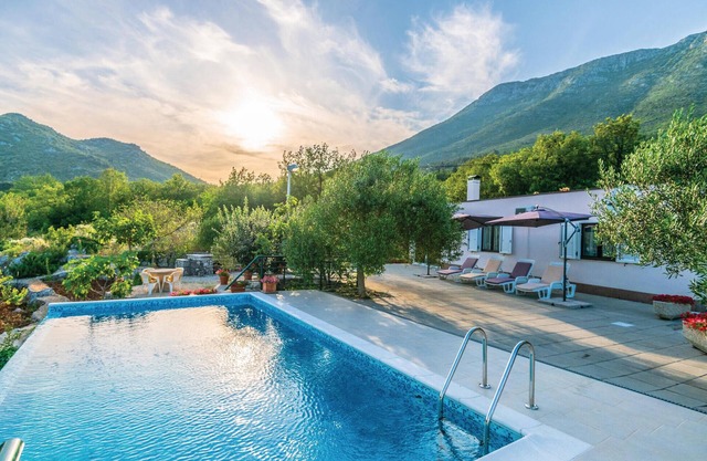 Lovely home in Vrgorac