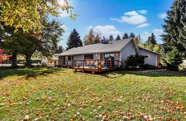 Lovely Home w/Private Dry Sauna, Fireplace, Free WiFi - Close to Skiing