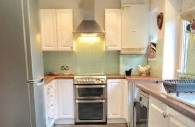 Lovely house in Leeds with gardens