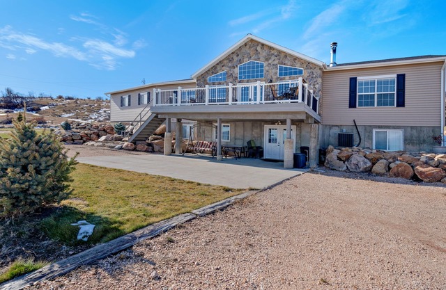 Lovely multi-family, dog-friendly home w/amazing views & a full playground