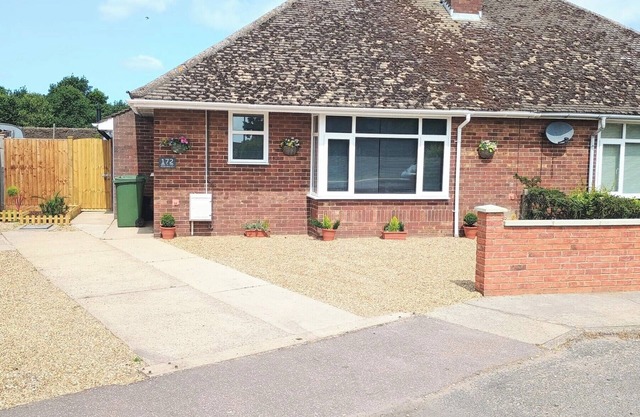 Lovely newly renovated bungalow in Bradwell sleeps up to 6, large private garden
