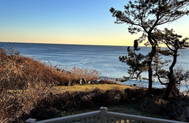 Lovely Oceanfront 4-Bedroom on Private Road