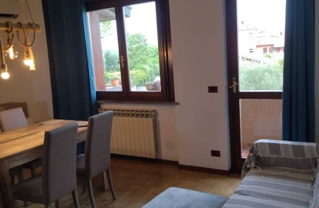 Lovely one-bedroom apartment in Rivoltella.Old town, 8 minutes from lakefront, beach