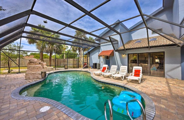 Lovely Palm Coast Retreat with Outdoor Kitchen
