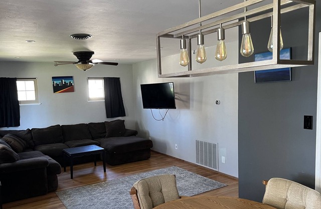 Lovely pet-friendly Delta home!