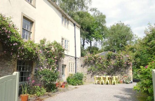 Lovely property in the heart of Somerset, sleeps 9