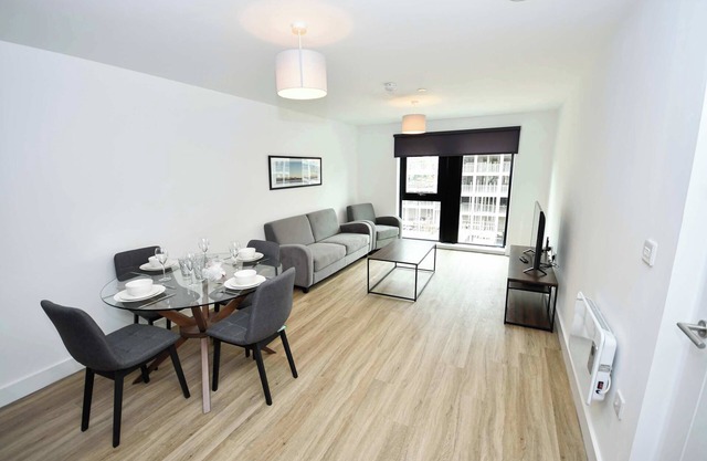 Lovely Spacious 2 Bedroom Apartment in Liverpool