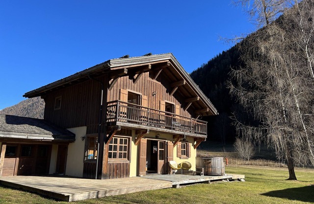 Lovely Stylish Chalet, Stunning Views of Mont Blanc, Nordic Bain, Near to Skiing