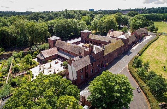 Lovely Two-Bedroom Apartment with Car Park