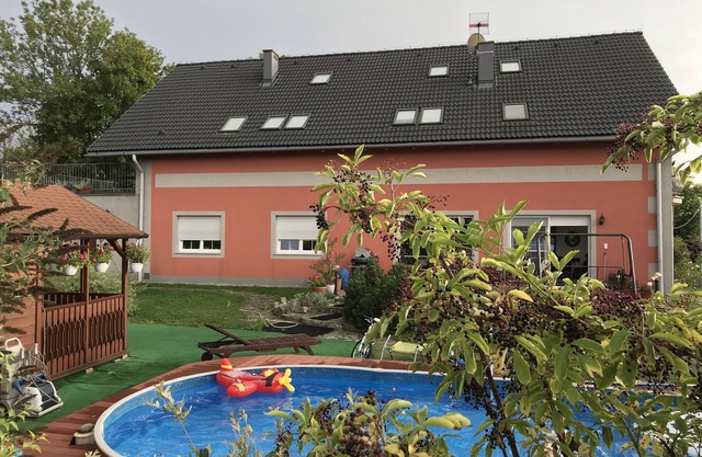 Lovely vacation double house with garden