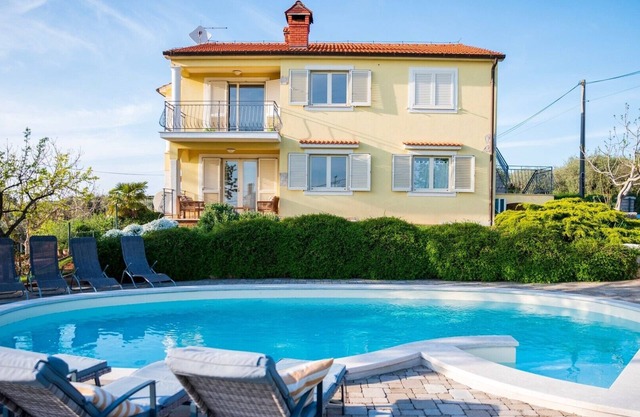 Lovely Villa Laetitia with swimming pool