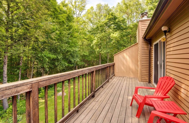 Lovely White Mountains Condo: Hike, Ski & Unwind!