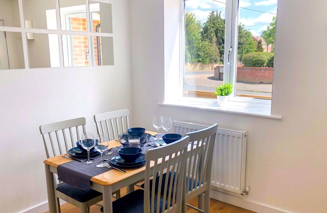 Low Cost, Pet Friendly 4 Bed + Parking (02)