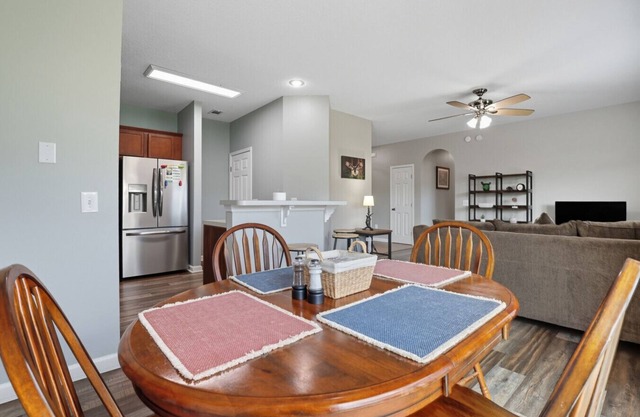 Lowcountry Escape near Savannah | Spacious Backyard & Comforts of Home