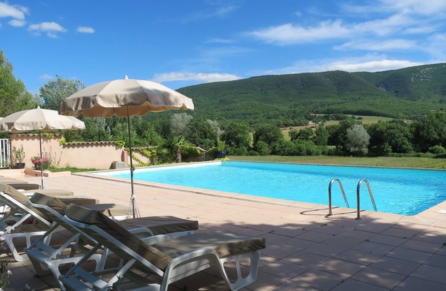 LUBERON Domaine de la Bastidonne in CERESTE: Mas de L'olivier