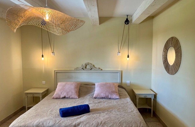 Luberon, villa with private pool near Forcalquier.