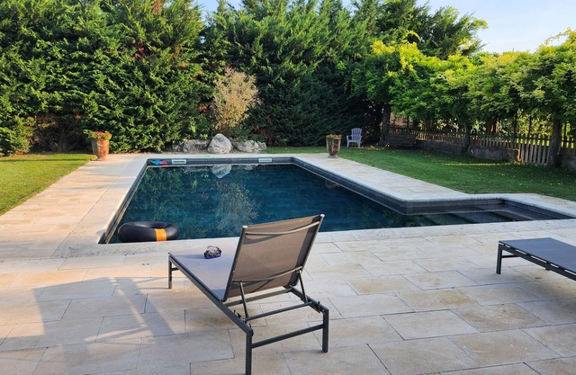 Luboregard, View of the Luberon, GITE DE 45m² with swimming pool