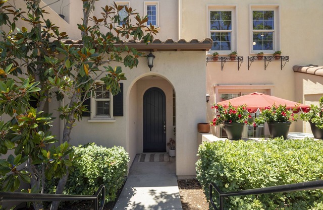 Lucia House is for mid-term stays.nnnn
