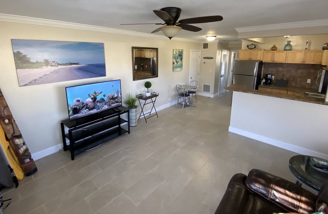 Lucky Beach Retreat! 1 mile to Beach! Low Cleaning Fee!