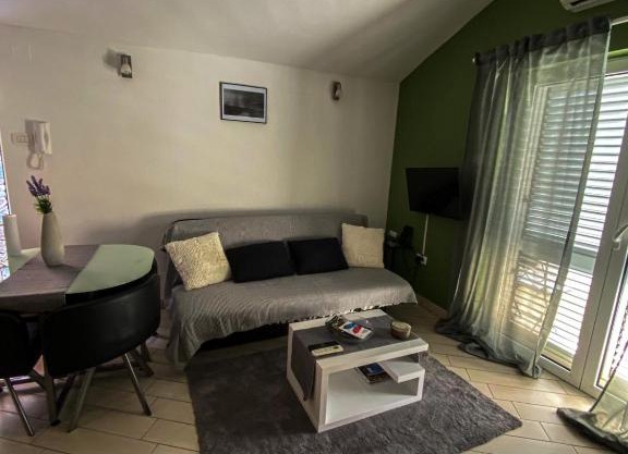 Lukovo Otocko Apartment