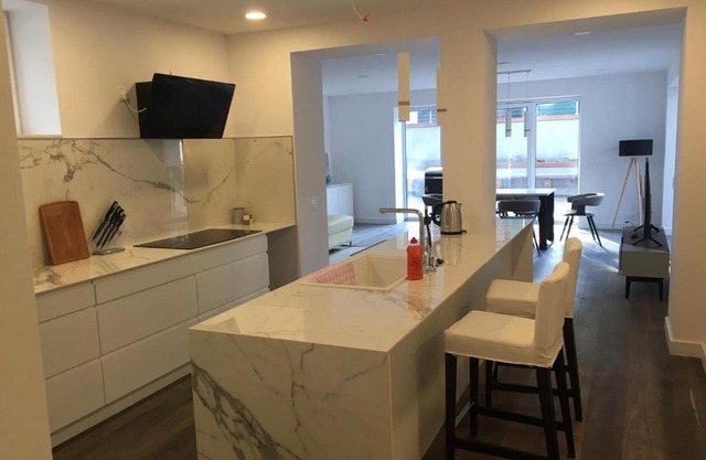 Luksusowy Apartament pod Lasem, Otwock -Shared garden, sauna, wood hot tub! Hot tub seasonal!