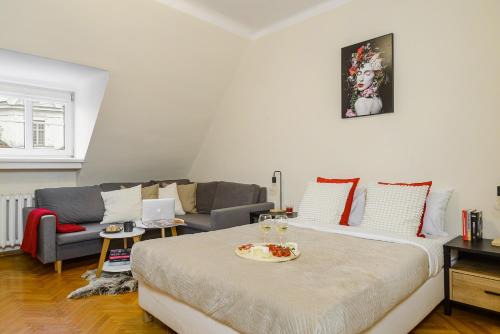 Lumina duplex apartment in Old Town Warsaw