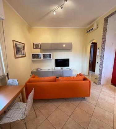 Luminosa casa con posto auto in Versilia a 5 min dal mare