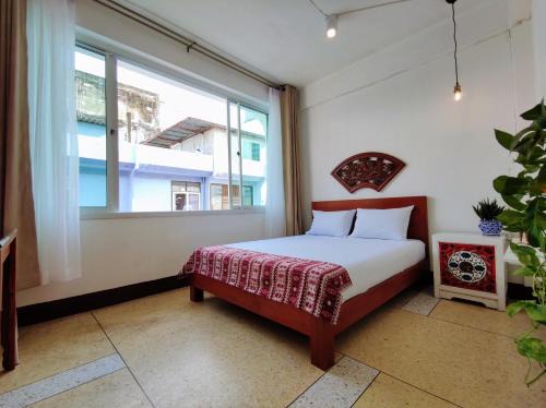 Lumphini 9 Haven Urban Retreat Bright Room