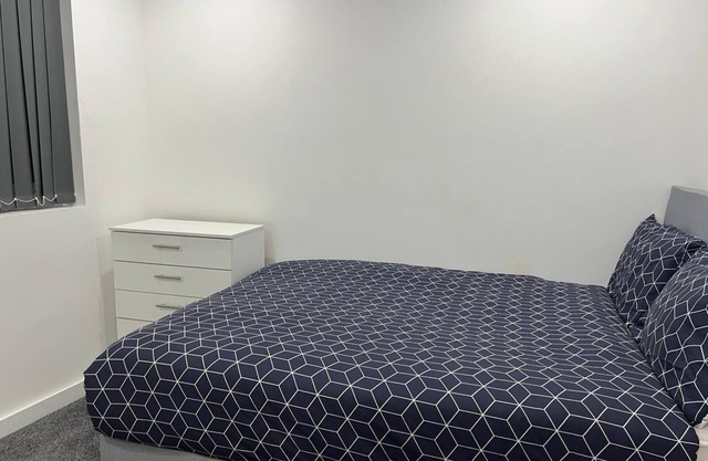 Luton Excellent 1 bed apartment with living room