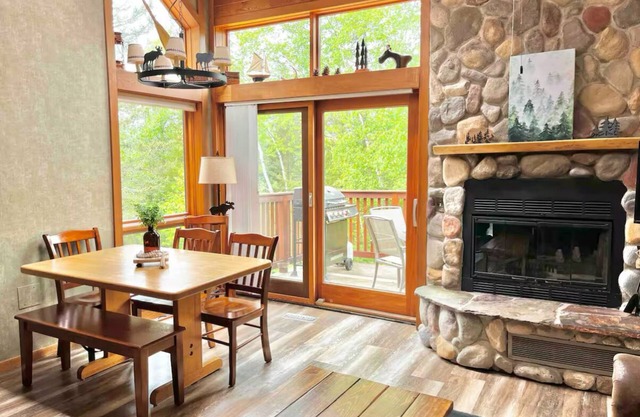 Lutsen Ski-In/Ski-Out Townhome w/Pool and Hot Tub Access!