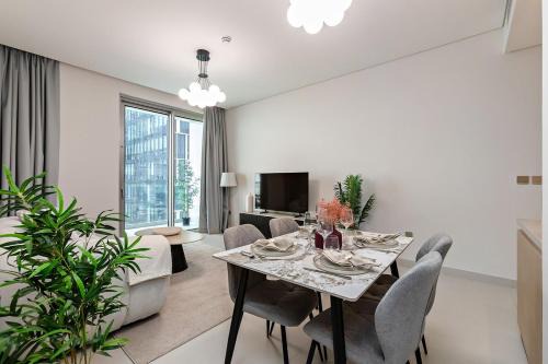 Lux 2BR Apartment Vida Dubai Mall