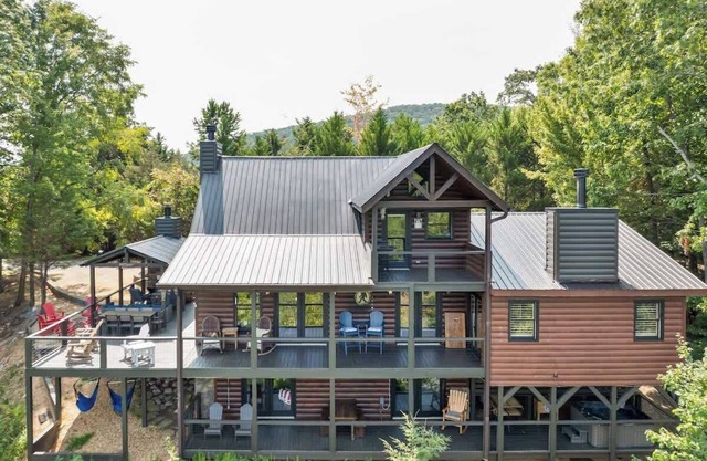 Lux 5Br, Lake & Mtn View, Hot Tub, Firepit Game Rm