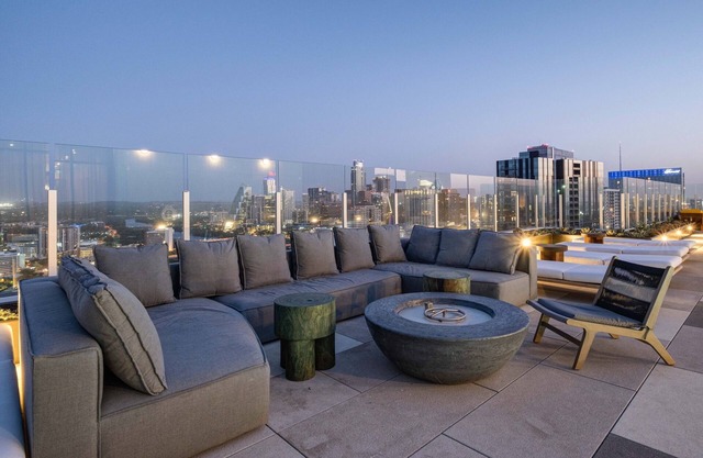 Lux Group Stay | Rooftop Pool | #1 Stay on Rainey