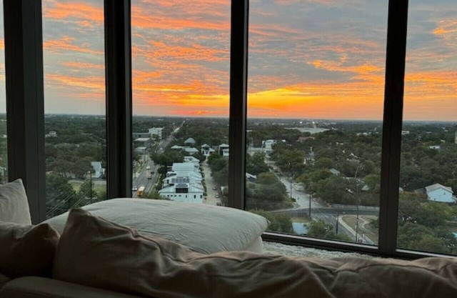 Lux, Spacious 2B Penthouse w/Stunning Views