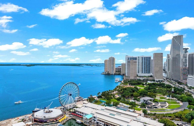 Lux Studio W City Views and Pool