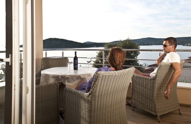 Lux Villa Laguna - Apartment 2 with sea view and pool, 60m from the sea!