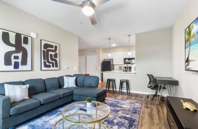 Luxe 1BR/1BA: Dive, Rest, Explore. Book Now!