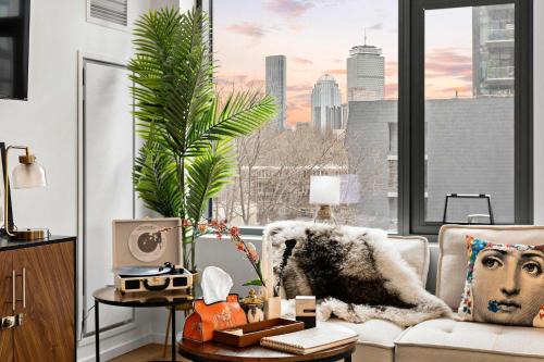 Luxe 2BR Apt near Boston Common with Pool