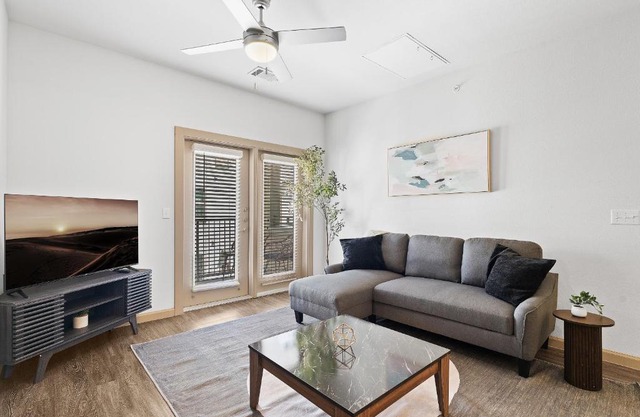 Luxe 3B/2B Getaway - Pool, Gym, Parking, Pet Wash