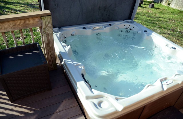 Luxe 4BR 2BA Getaway w/Large Hot Tub & Private Backyard 10mins from Downtown